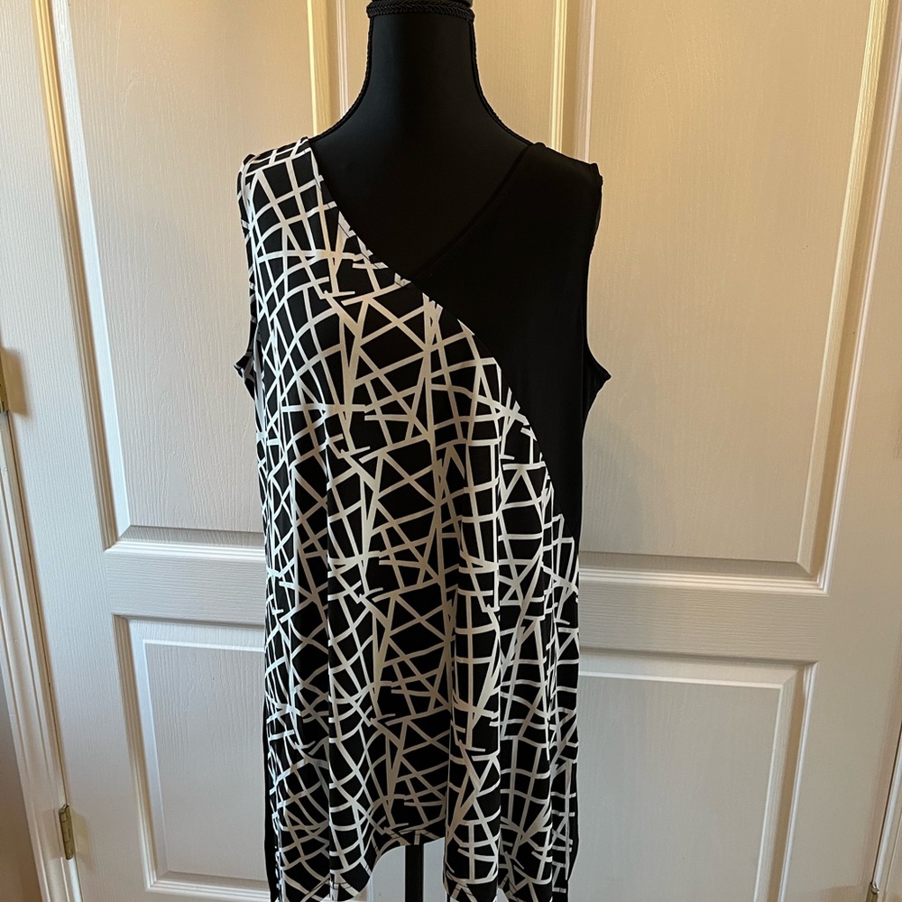 Sleeveless tunic.